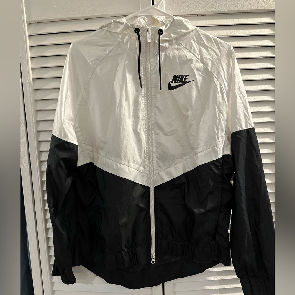 Brand new Nike windbreaker size large